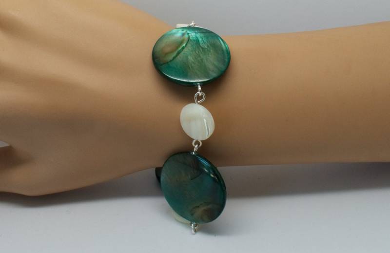 Raute Von Grün Und Elfenbein Perlenarmband von BEADFALLS