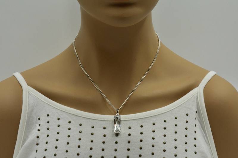 Silberne Halskette Und Swarovski - Rechteck Anhänger Kristall Crystal von BEADFALLS