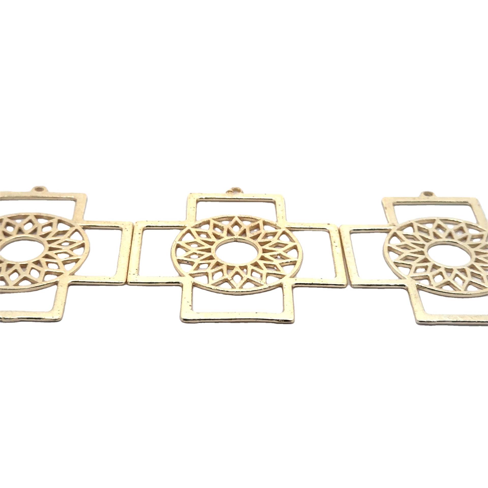 Eine Packung Mit 3 Stk. Gold-Finish, E-Beschichtet, Gebürstet, Verbinder/Zubehör in Den Größen "52mmx49mm von BEADPRIDE