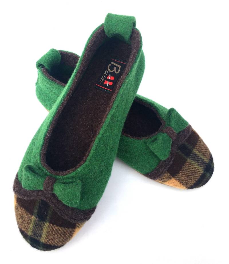 Warme Ballerinas Aus Wollfilz Mit Blume von BELITI