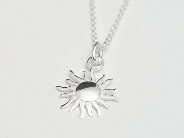 BELLYBIRD Jewellery Halskette - kleine Sonne, Anhänger in Silber/ Silber vergoldet von BELLYBIRD Jewellery