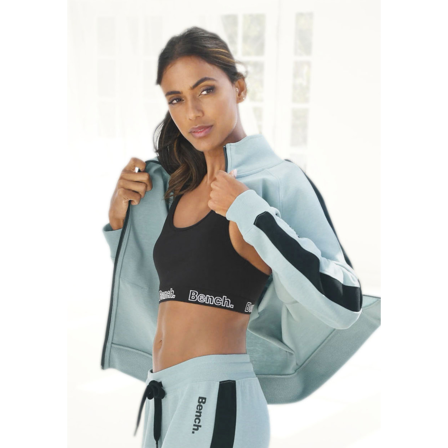 BENCH. LOUNGEWEAR Sweatjacke Damen mint-schwarz Gr.36/38 BENCH. LOUNGEWEAR Sweatjacke Damen mint-schwarz Gr.36/38 von BENCH. LOUNGEWEAR