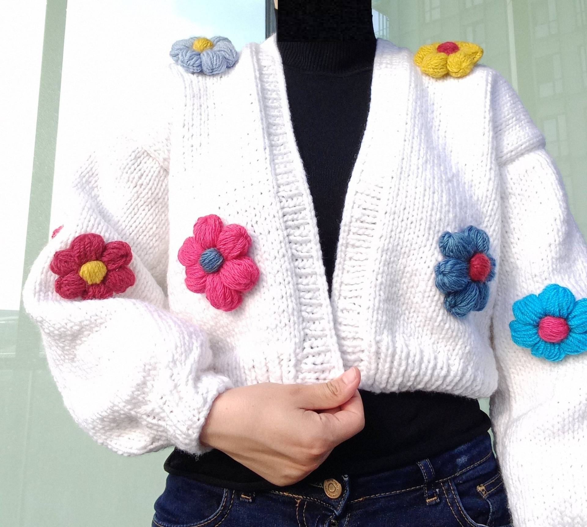 Gänseblümchen Strickjacke, Weihnachts Cardigan, Chunky Cardigan, Oversized Flower Pink Bloom Cardigan Damen, Cropped Strickjacke von BENILYS