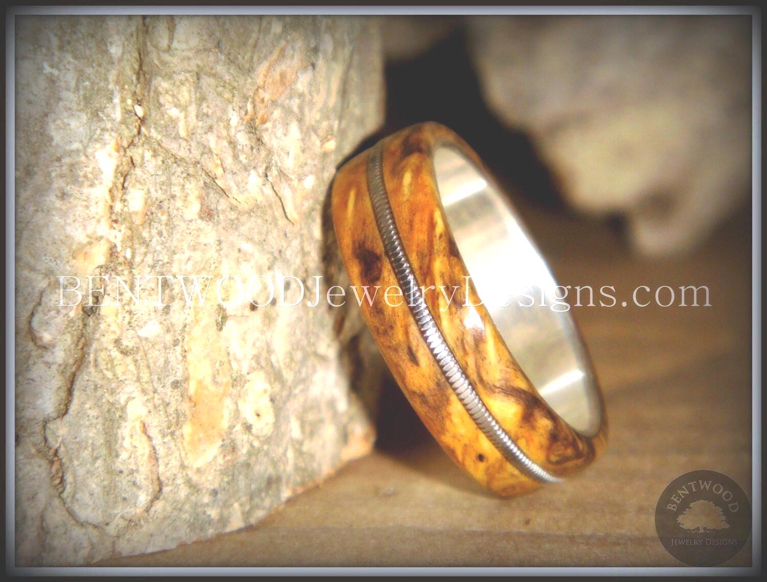 Bentwood Ring - Buckeye Maserholz Mit Silberkern Und Gitarrensaiten Inlay von BENTWOODJewelry
