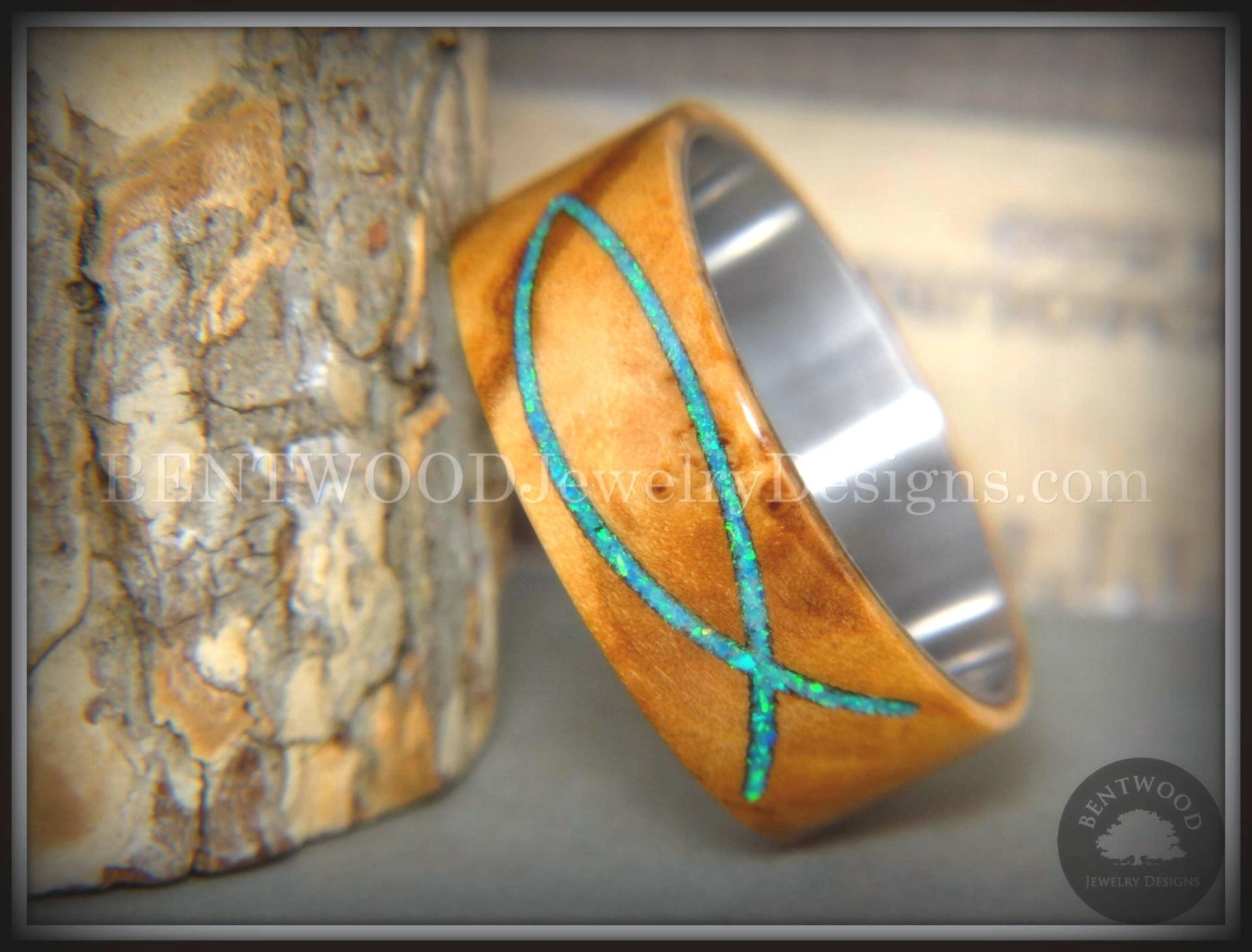 Bethlehem Olivenholz Bugholzring Titanstahl, Opal Inlay von BENTWOODJewelry