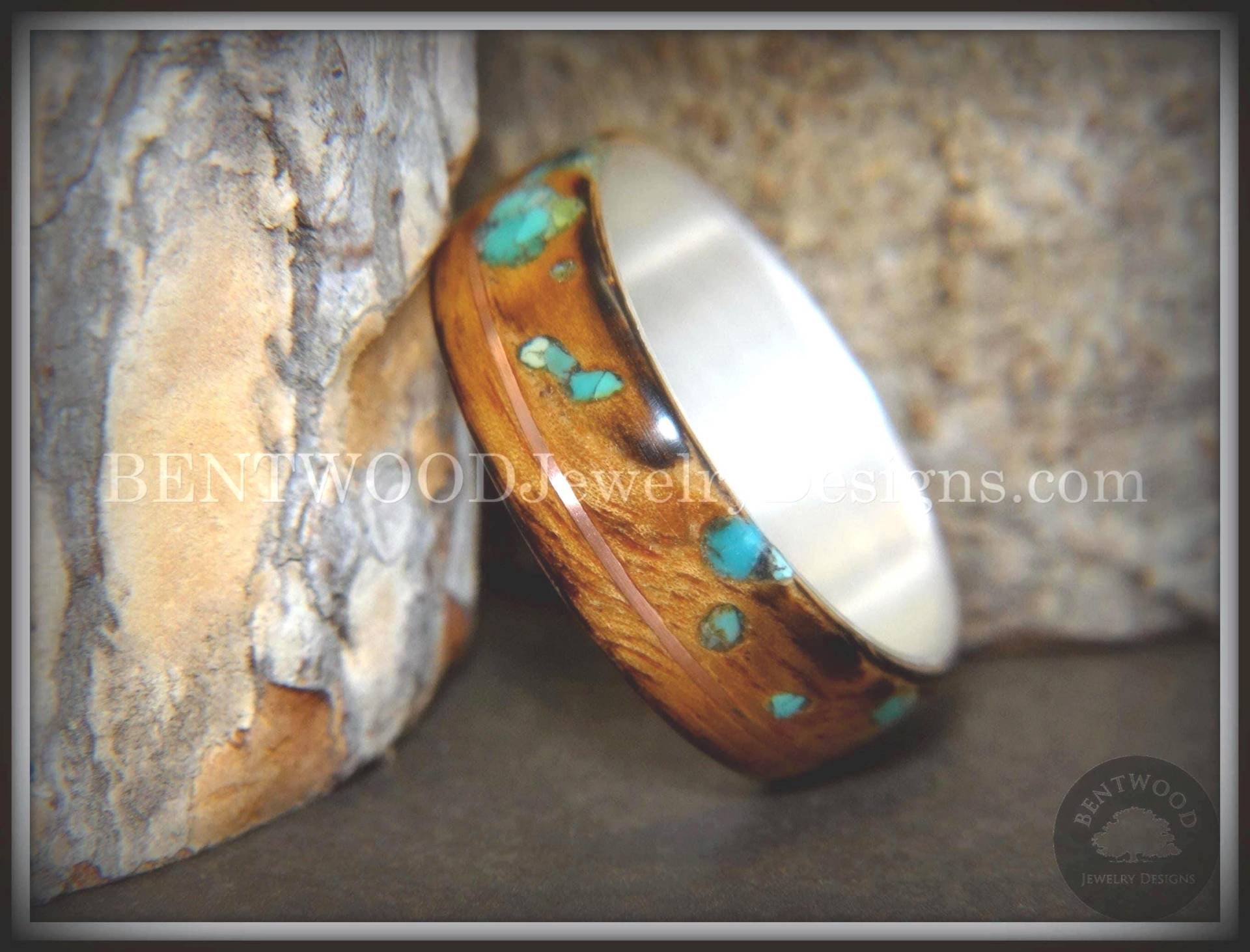 "Bugholzring - "Random Smoky" | Random Smoky Olivenholz Ring Mit Silberkern, Offset Kupfer Und Türkis Inlays." von BENTWOODJewelry