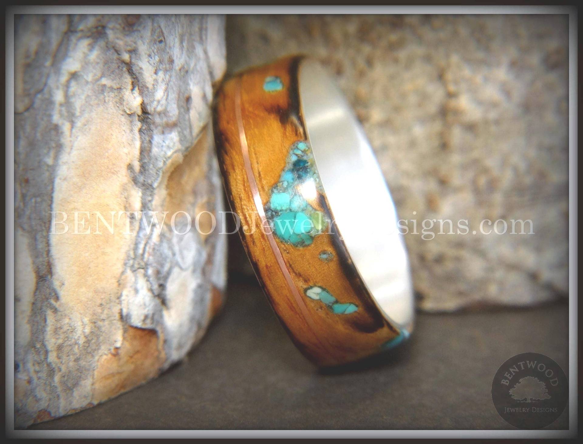 "Bugholzring - "Random Smoky" | Random Smoky Olivenholz Ring Mit Silberkern, Offset Kupfer Und Türkis Inlays." von BENTWOODJewelry