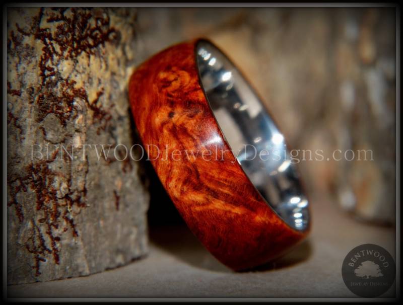 Bugholzring - "Rarität" Amboyna Maserholz Ring Mit Titan Stahl Comfort Fit Metallkern von BENTWOODJewelry