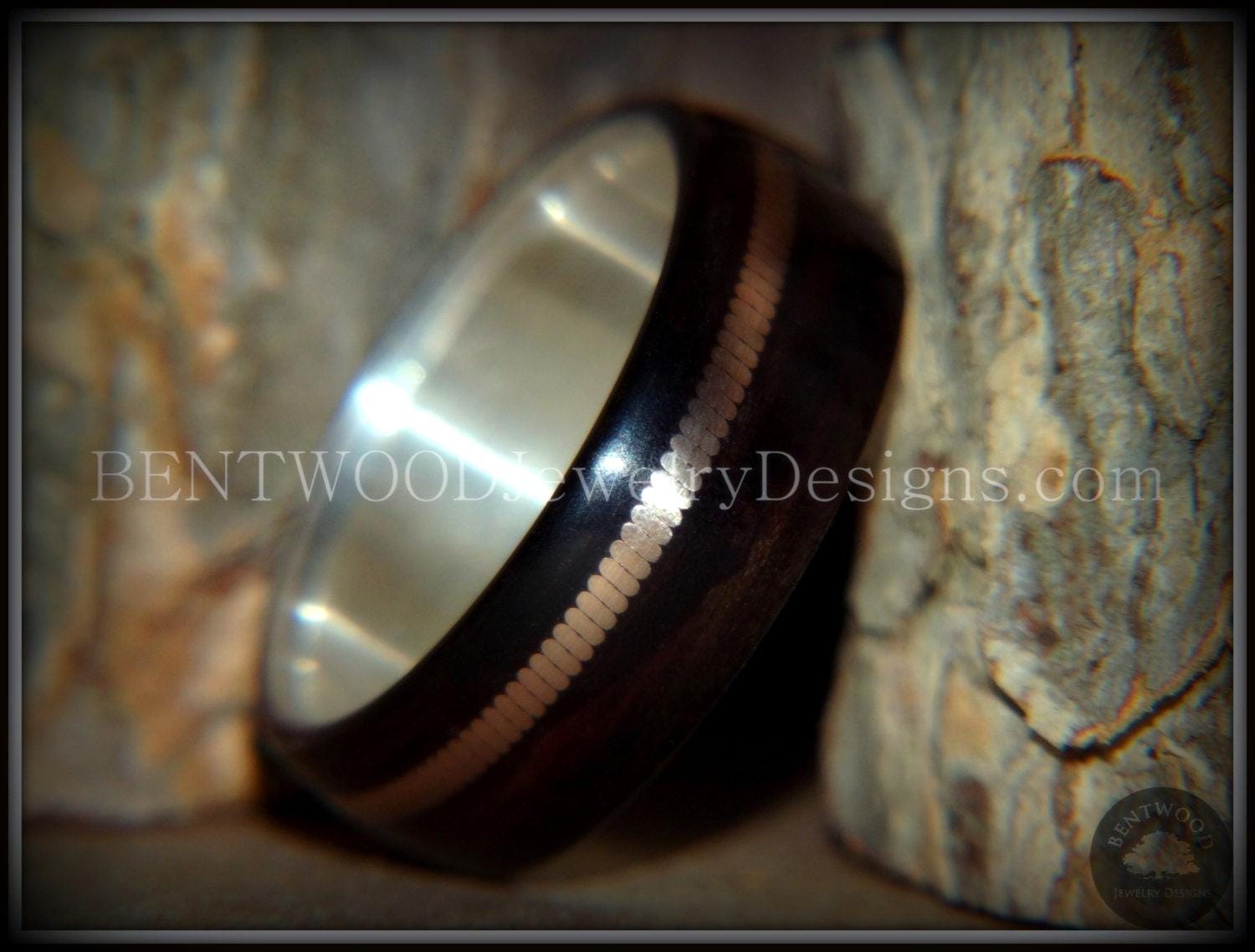 Ebenholz Bentwood Ring Feinsilberkern, Bronze Saiteneinlage von BENTWOODJewelry