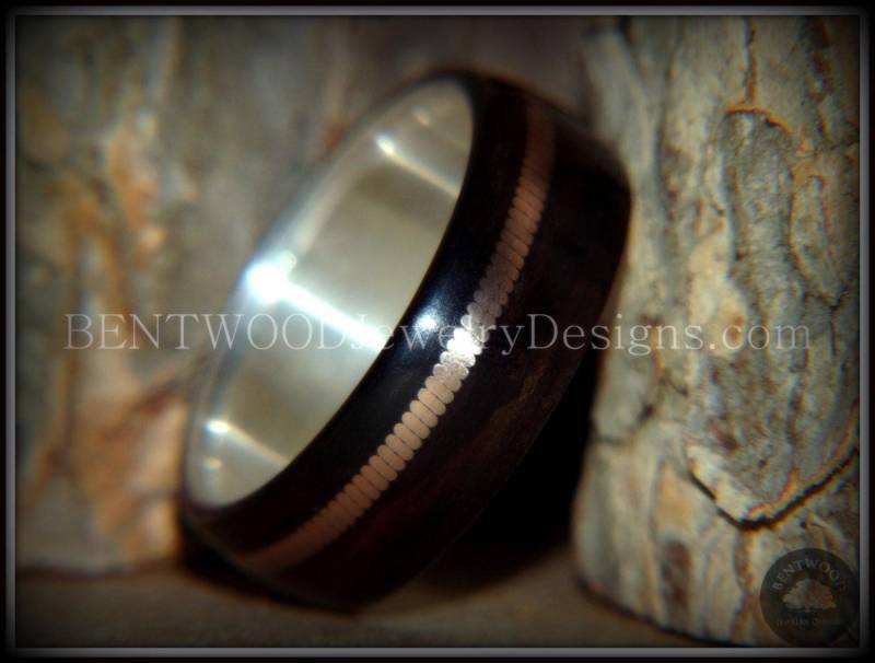 Ebenholz Bentwood Ring Feinsilberkern, Bronze Saiteneinlage von BENTWOODJewelry