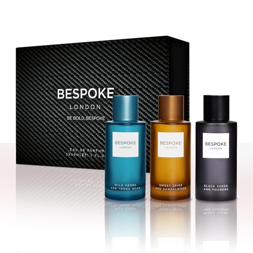 BESPOKE LONDON Premium-Herrenparfüm-Geschenkset, Schwarzes Wildleder, Wildkräuter, süße Gewürze, Eau De Parfum mit lang anhaltendem Duft- Mini-Parfümset in Reisegröße (3 x 50ml) von BESPOKE LONDON