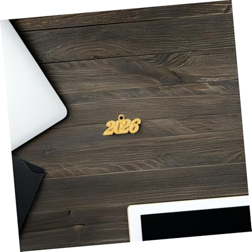 BESTYASH 50 Stück Teiliges Abschluss Charms mit Quasten Abschlusskappen Anhänger für Halsketten Armbänder und Ohrringe Vielseitige Schmuck DIY Zubehör zur Erinnerung an Studienabschluss von BESTYASH