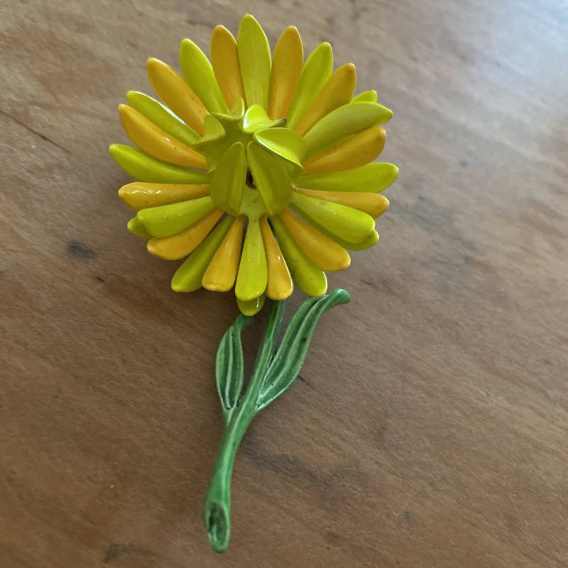 Hedy Vintage Emaille Blumen Daisy Brosche, Mcm Hedy Vintage Emaille Blumen Daisy Brosche, Mcm von BEXLEYDRIVEVINTAGE