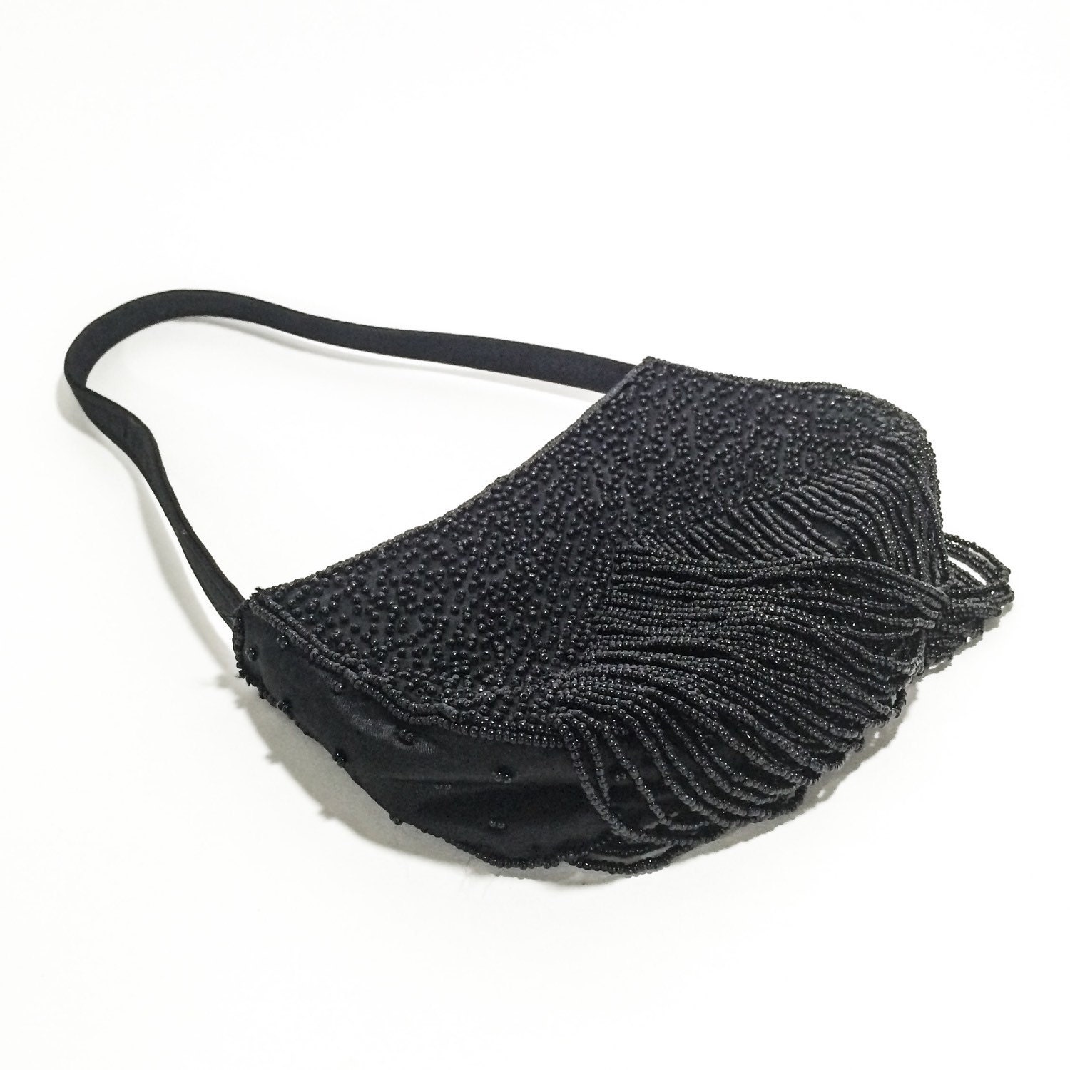 Vintage La Regale, Schwarze Perlen Schwarz Satin, Fransen L Schulter Handtasche, Art-Deco Vintage La Regale, Schwarze Perlen Schwarz Satin, Fransen L Schulter Handtasche, Art-Deco von BEXLEYDRIVEVINTAGE