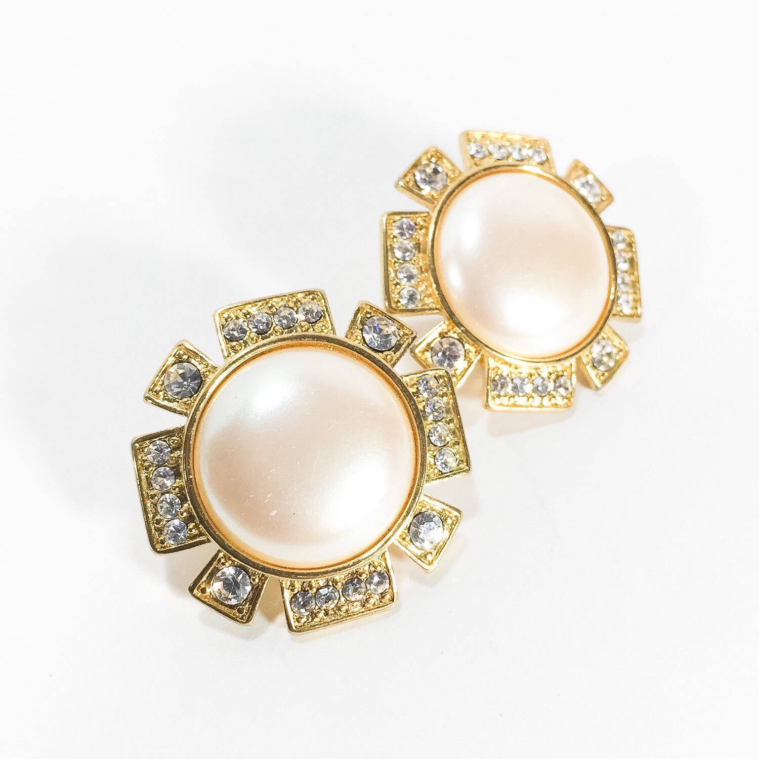 Vintage Monet Ohrringe. Gold, Perlen Cabochon, Pave Strass, Modernist/ Starburst. Clips Vintage Monet Ohrringe. Gold, Perlen Cabochon, Pave Strass, Modernist/ Starburst. Clips von BEXLEYDRIVEVINTAGE