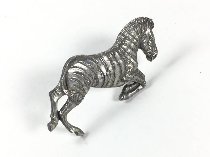 Vintage Signierte Möwe-Pewter, Kanada, Zebra Brosche Vintage Signierte Möwe-Pewter, Kanada, Zebra Brosche von BEXLEYDRIVEVINTAGE