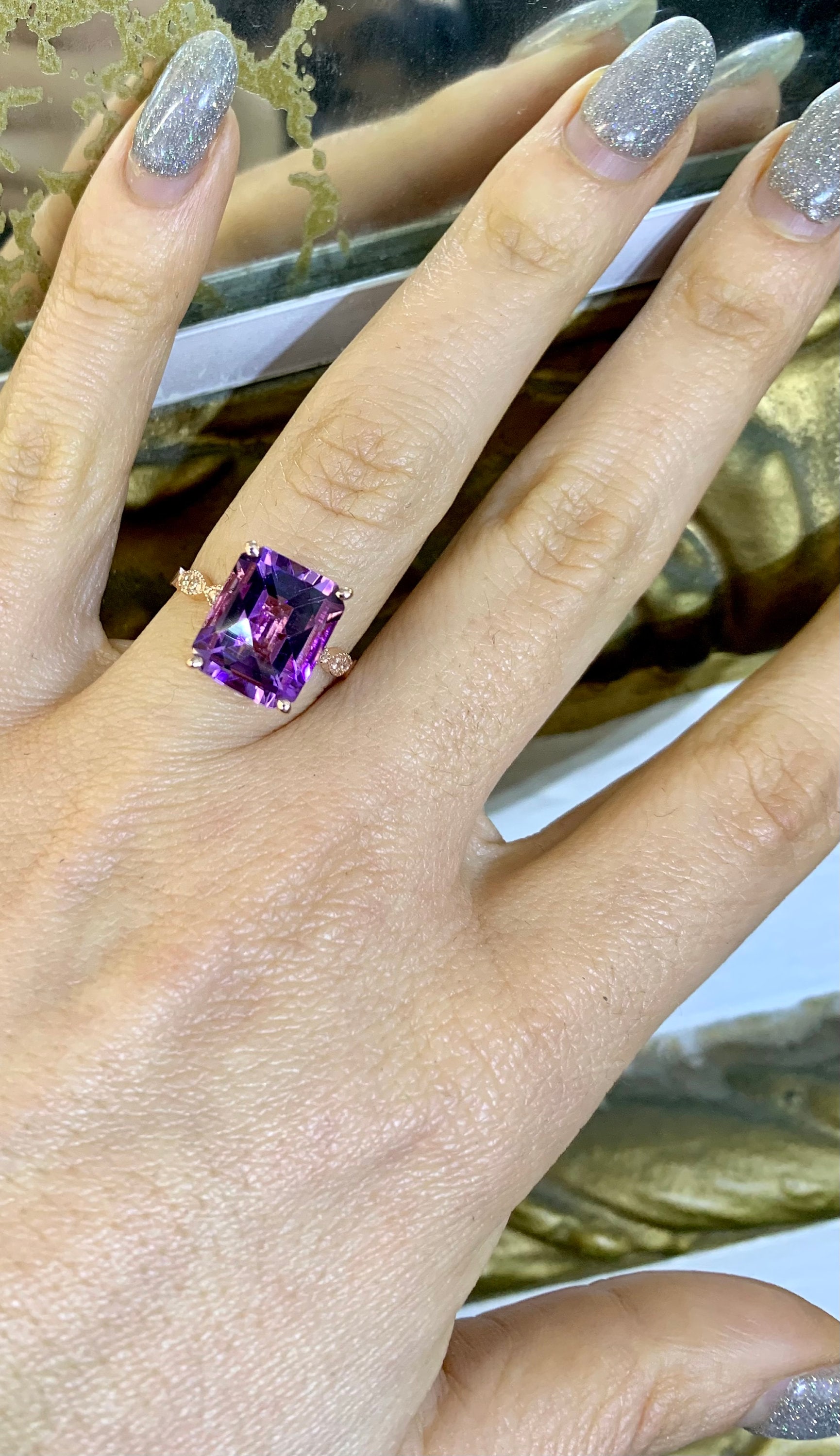14Kt Rose Gold Checker-Board Smaragd-Schliff Amethyst Und Diamant Ring 14Kt Rose Gold Checker-Board Smaragd-Schliff Amethyst Und Diamant Ring von BFJewelryEst1984