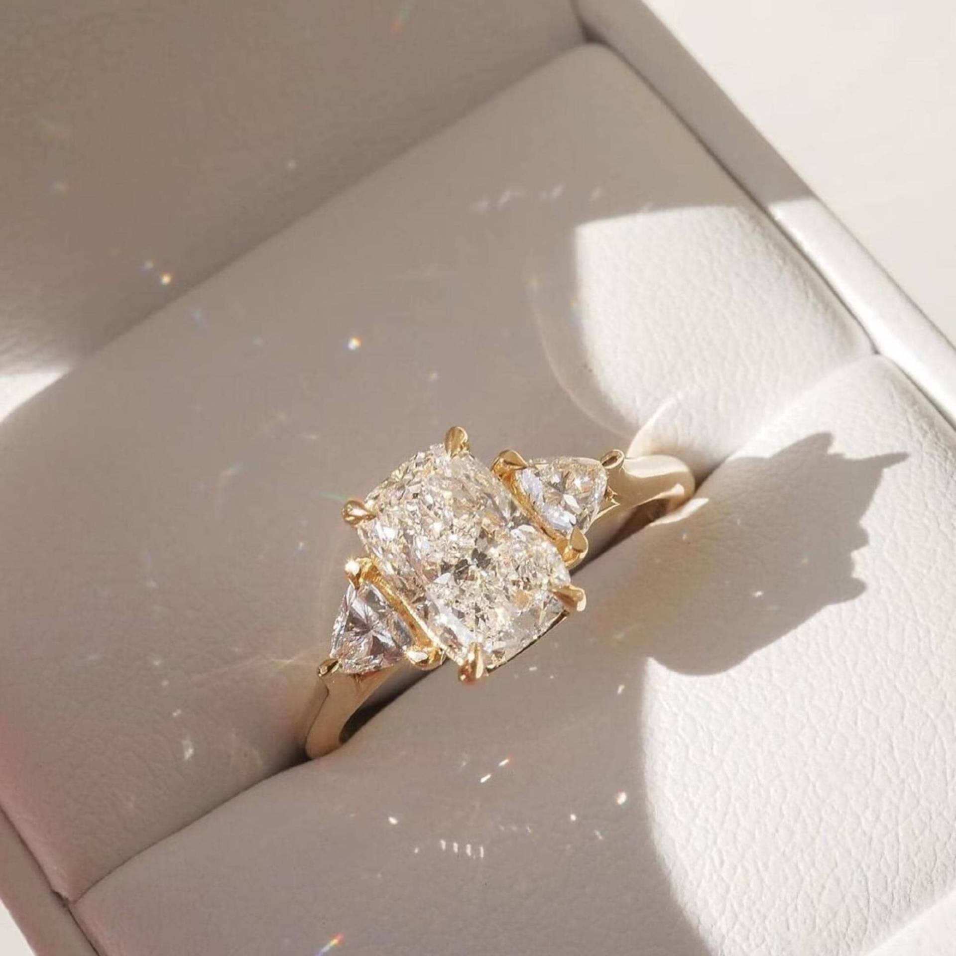 Im Labor Gewachsener Diamant Verlobungsring Drei-steine-Längskissen & Trillion, Igi-Zertifiziert von BHAZENJEWEL