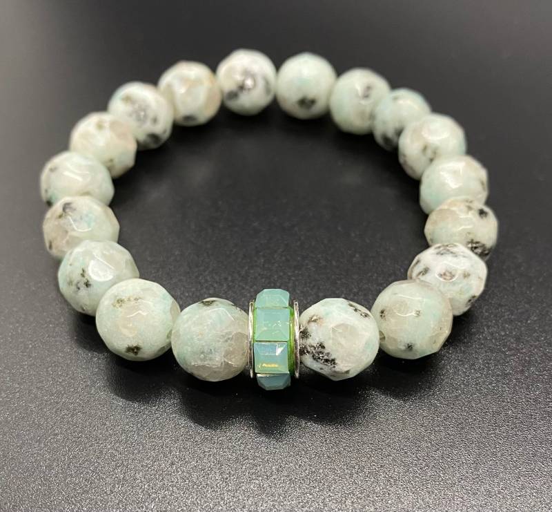 Facettierte Seeschaumfarbene Steine Akzent Eine Funkelnde Sterling Troll Perle in Diesem Handgefertigten Stretch Armband von BHBaubles