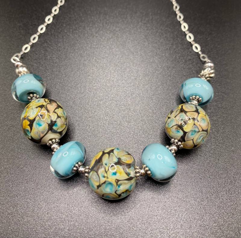 Mesmerisierende Handgefertigte Rotkehlchen Ei Blau Und Erdig Braun Lampwork Glasperlen Sind Mit Sterling Silber in Handgemachter Halskette Gepaart von BHBaubles