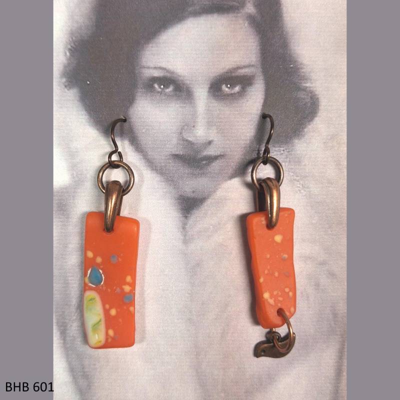 Orangene Sherbet Kunst-Glasohrringe Kupferne Vogel-Ohrringe, Niobium Ohrhaken Orangene Sherbet Kunst-Glasohrringe Kupferne Vogel-Ohrringe, Niobium Ohrhaken von BHClaysmith