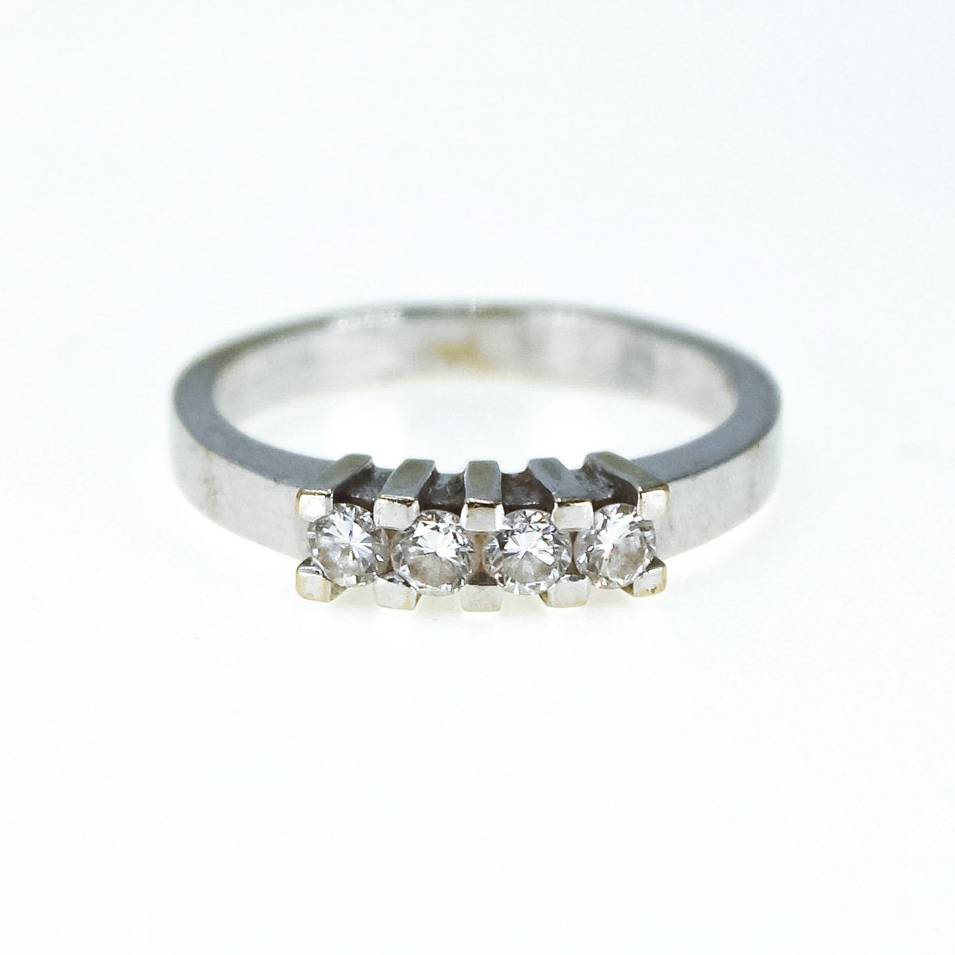 Vintage Second Hand 4-stein Diamant Ring 18K Goldring Gr O von BHSJewellery
