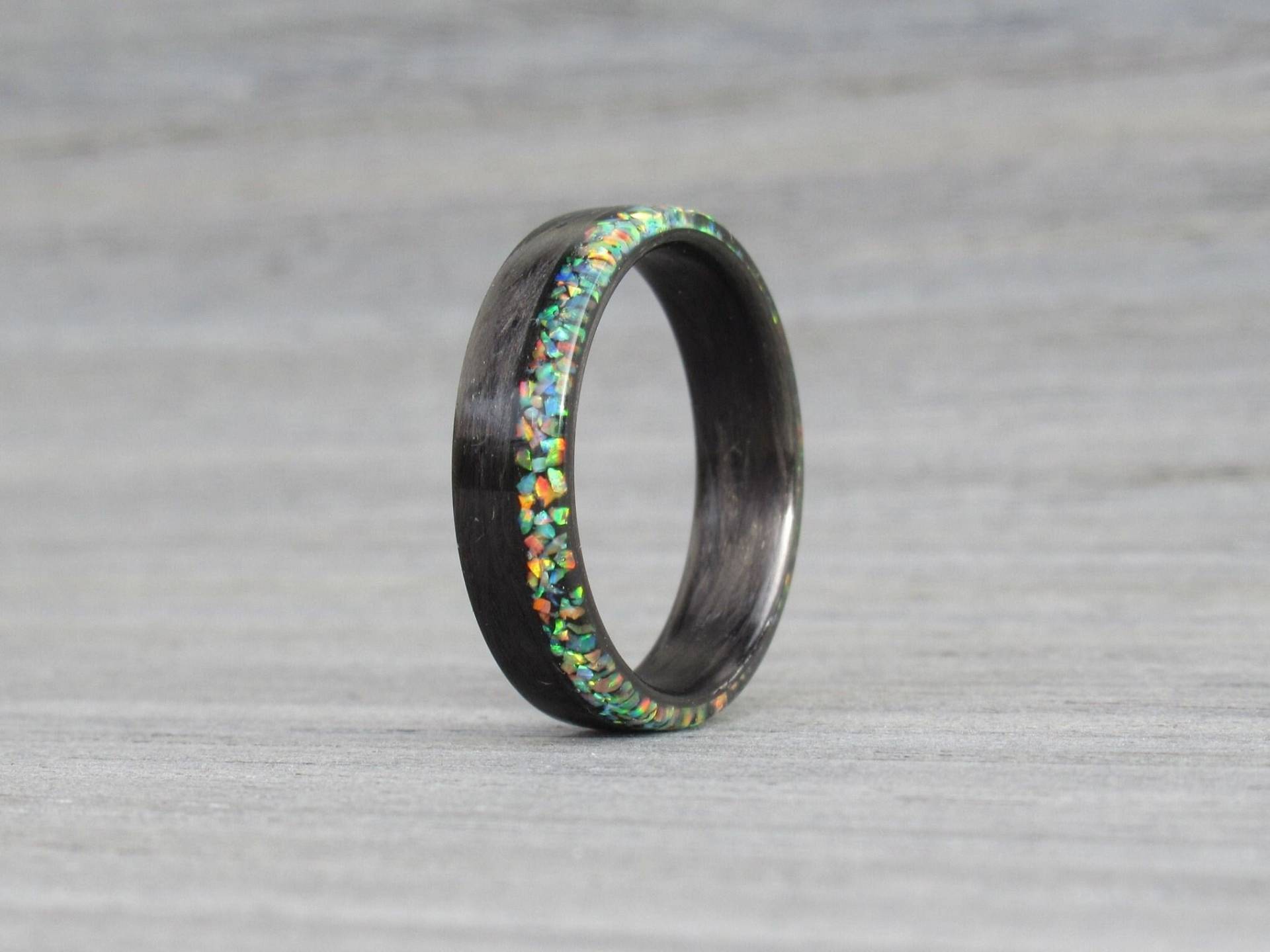 Roter Opal Ring, Kohlefaser Versprechen Sein Oder Ihrs, Ehering, Schwarzer Ring von BHcarbon