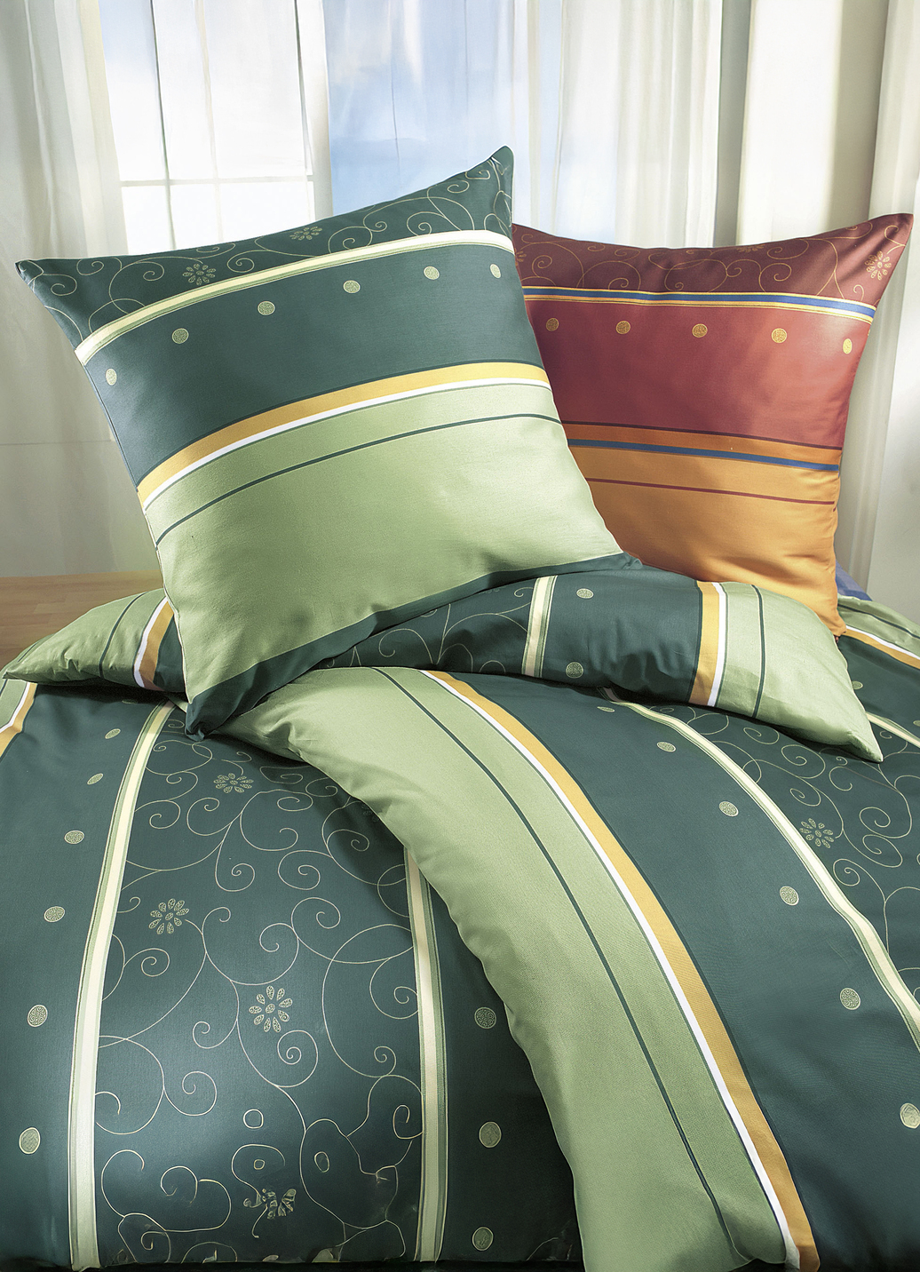 Bügelleichte Bettwäsche-Garnitur von Biberna, Größe 012 (80/80 cm + 135/200 cm), Qualität Linon, Grün von BIBERNA