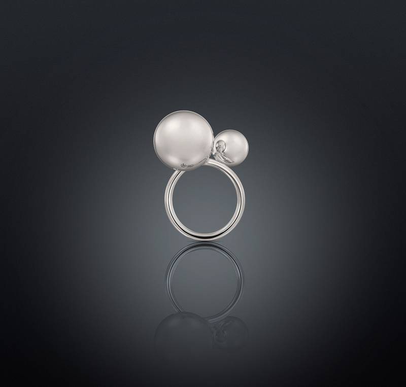 Globe Kugelring in Silber von BIEGELGoldschmiede