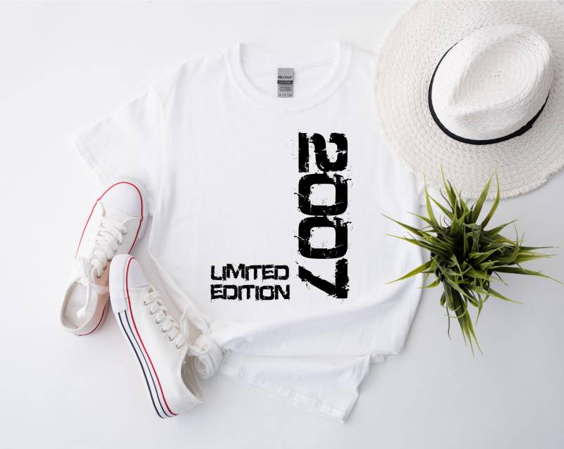 18. Geburtstag Junge Mädchen 18 Jahre 2007 Geboren Lustig Geschenk T-Shirt - Premium Shirt von BINYAShop