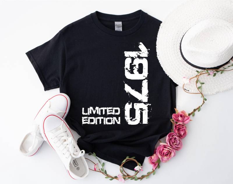 50. Geburtstag Damen Herren 50 Jahre 1975 Geboren Lustig Geschenk T-Shirt Limited Edition von BINYAShop