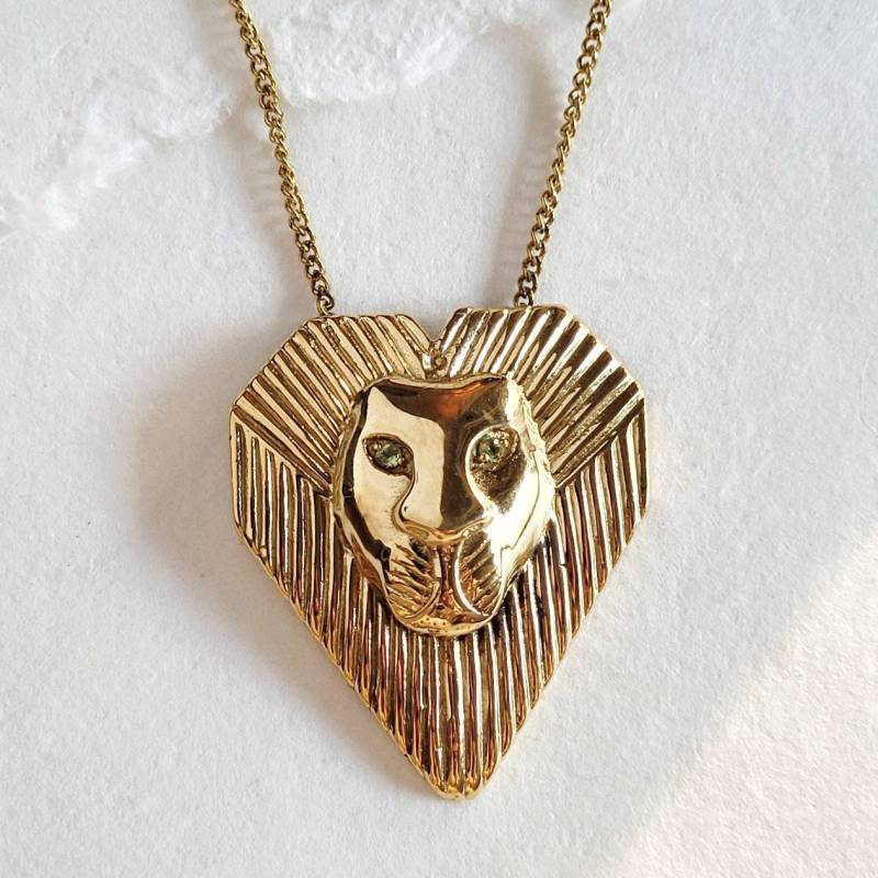 Messing Peridot Löwe Tiger Leo Anhänger Charm Halskette Bisjoux Exclusive Handgegossen von BISJOUX