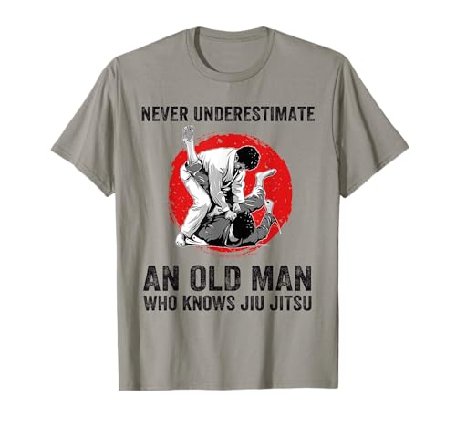 Brazilian Never Underestimate An Old Man Who Knows Jiu Jitsu T-Shirt von BJJ Brazilian MMA Jiu Jitsu Quotes Funny