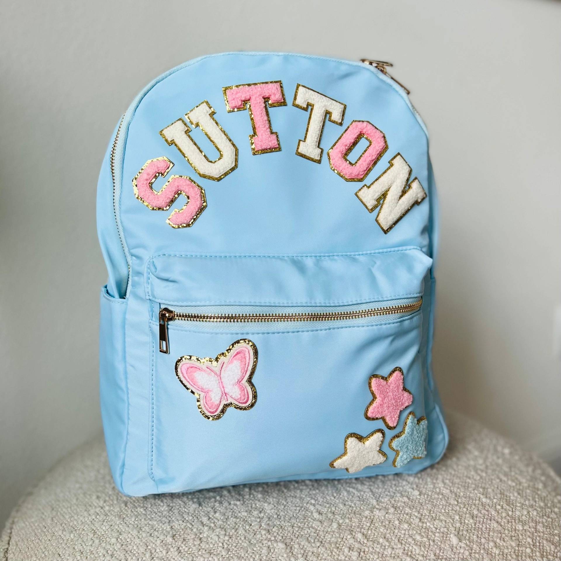 Neu Nylon Rucksack - Personalisierter Anpassbarer Buchstaben Chenille Patch Kinderrucksack - Zurück Zur Schule von BKLYNLNDN