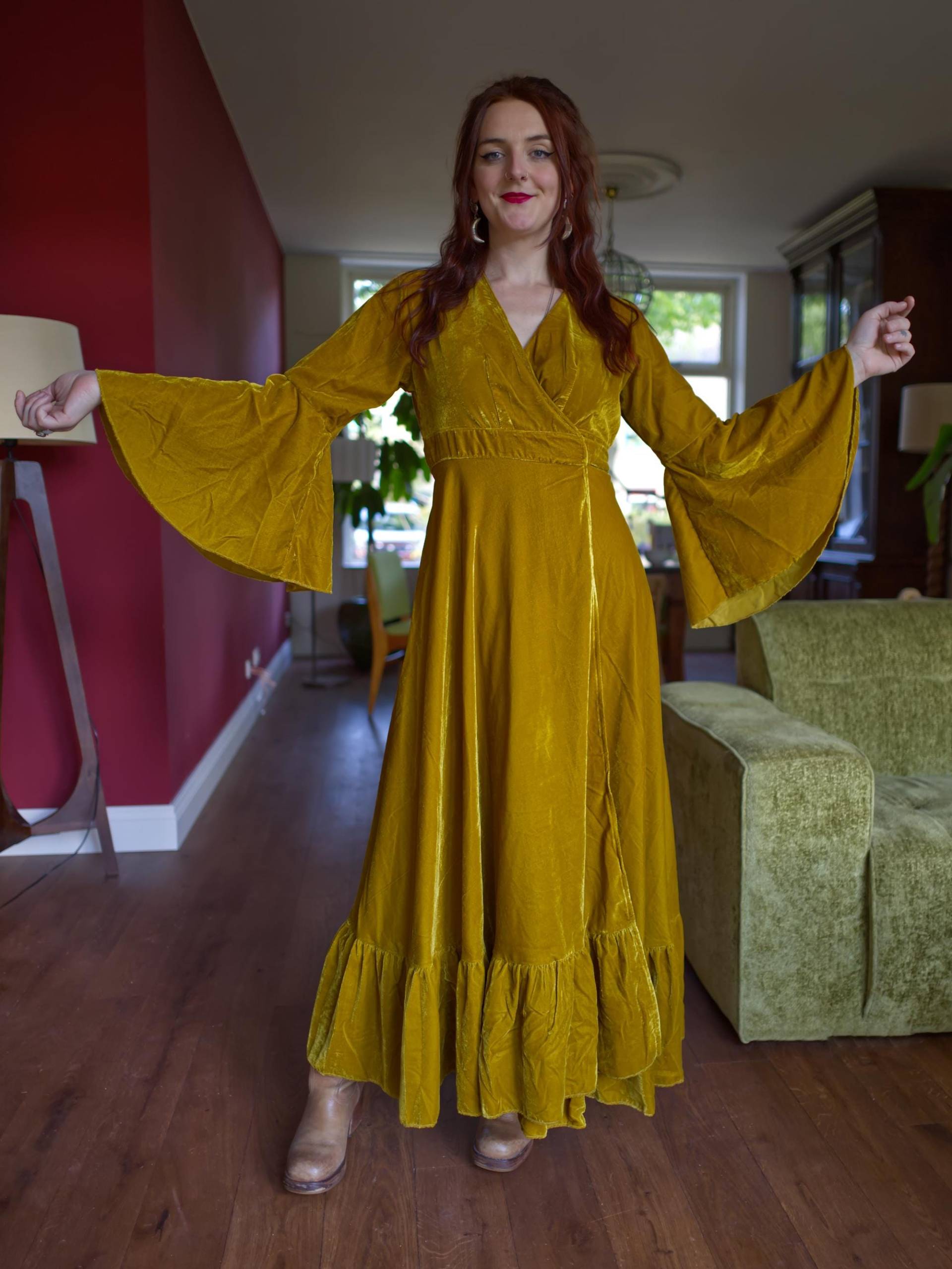 Blackfish The Label Aurelia Dress D Or - Boho/Hexe Hippie Wickelkleid Aus Samt Mit Weiten Ärmeln von BLACKFISHTheLabel