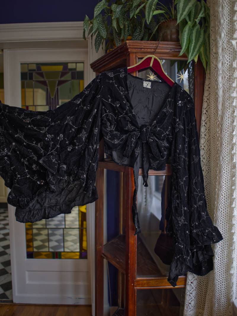 Blackfish The Label Lilith Blouse Nocturnal - Boho/Hexe Hippie Samt Weitärmelige Wickelbluse von BLACKFISHTheLabel