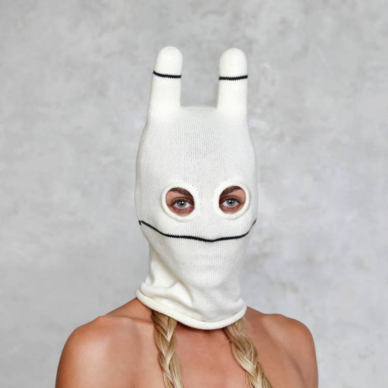 Gestrickte Balaclava Weiß Gestreifte Baumwoll-Schneemaske Mit Ohren von BLAMOClothing
