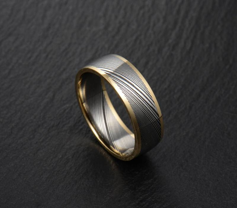 Edelstahl Damaskus Stahl Und 18K Gelbgold Herren Hochzeit Band Verlobungsring Ring Bd139 von BLDamascusDesigns