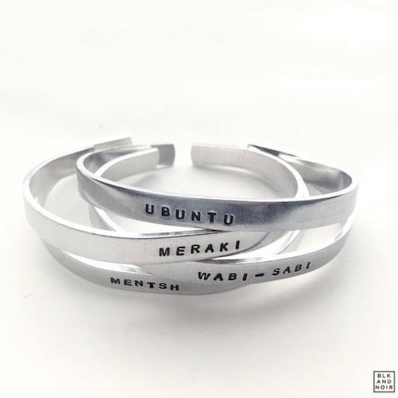 Personalisierte Benutzerdefinierte Silber Armband Bangle Handstamped Graviert - Simple Sleek Stackable Blkandnoir Personalisierte Benutzerdefinierte Silber Armband Bangle Handstamped Graviert - Simple Sleek Stackable Blkandnoir von BLKANDNOIR