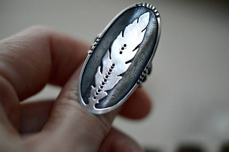 Federring, Silberring, Sterlingsilber-Federring, Sattelring, Federschmuck, Boho-Ring, Auf Bestellung Federring, Silberring, Sterlingsilber-Federring, Sattelring, Federschmuck, Boho-Ring, Auf Bestellung von BLUEskyBLACKbird