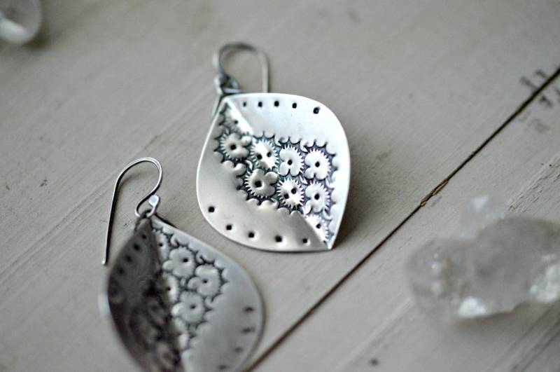 Große Silber Gestempelte Ohrringe-Geschenk Für Sie-Handgefertigter Schmuck von BLUEskyBLACKbird