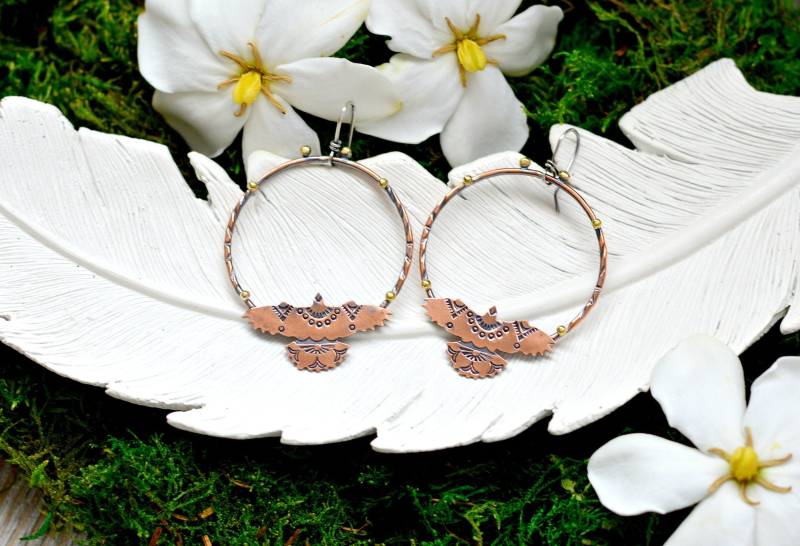 Kupfer Creolen Mit Südwestlichen Gestempelten Falken, Natur Inspirierter Schmuck, Handgemachte Ohrringe Kupfer Creolen Mit Südwestlichen Gestempelten Falken, Natur Inspirierter Schmuck, Handgemachte Ohrringe von BLUEskyBLACKbird