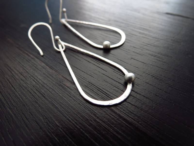 Moderne Leichte Ohrringe, Sterling Silber Tropfen Reifen Moderne Leichte Ohrringe, Sterling Silber Tropfen Reifen von BLUEskyBLACKbird