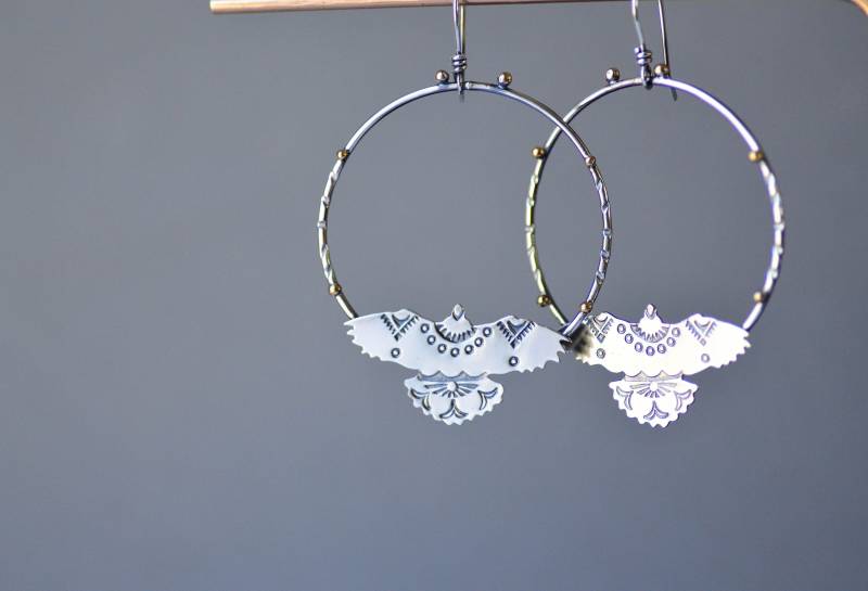 sterling Silber Creolen, Creolen Mit Falken, Große Ohrringe Im Westernstil, Boho Ohrringe, Handgemachte sterling Silber Creolen, Creolen Mit Falken, Große Ohrringe Im Westernstil, Boho Ohrringe, Handgemachte von BLUEskyBLACKbird