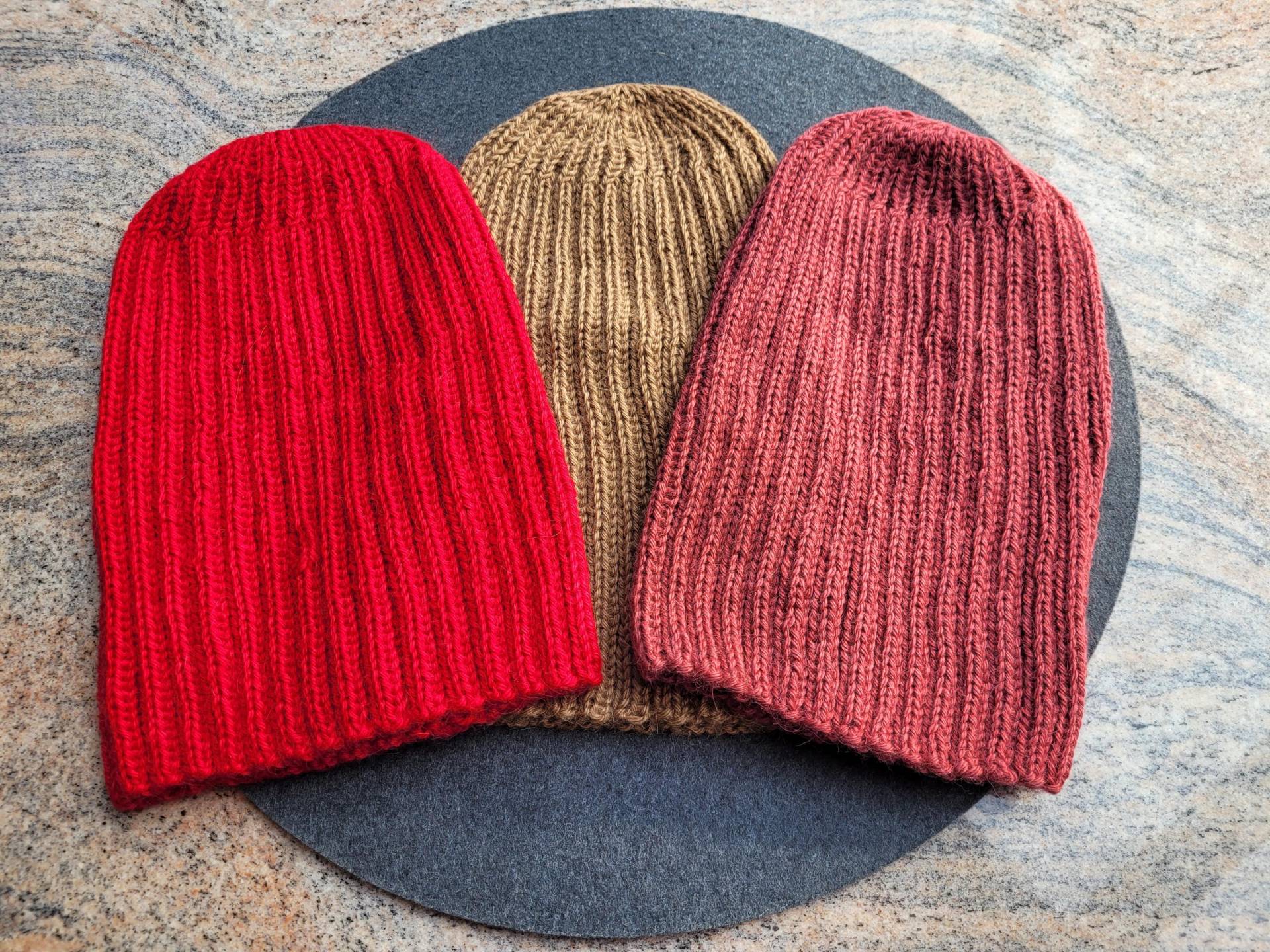 Handgestrickte Mütze Für Erwachsene- Baby Alpaka - Wintermütze Handgefertigt Gestrickt Cappuccino, Rot, Beere Und Mittelgrün Handgestrickte Mütze Für Erwachsene- Baby Alpaka - Wintermütze Handgefertigt Gestrickt Cappuccino, Rot, Beere Und Mittelgrün von BMkreativShop