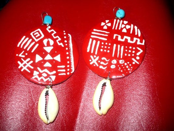 Schlammtuch in Rot Ohrringe | Handbemalte Ohrringe Afrocentric | Wearable Art Holzohrringe von BOABW