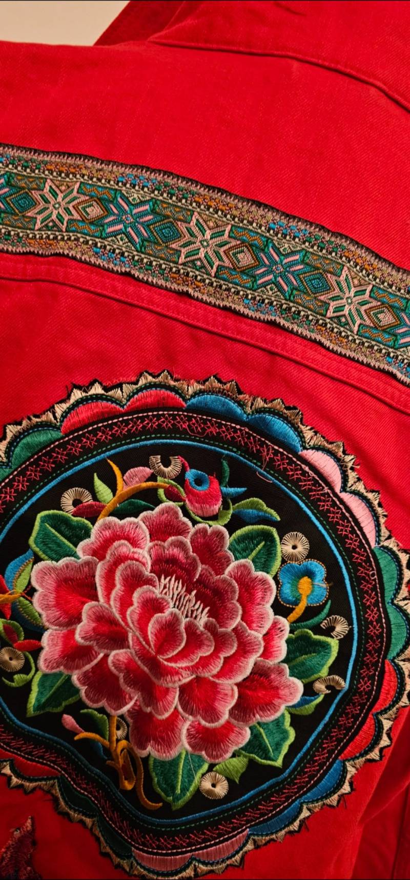 Plus Size Rote Verzierte Jeansjacke Boho 1xl von BOHOMADMOAZEL