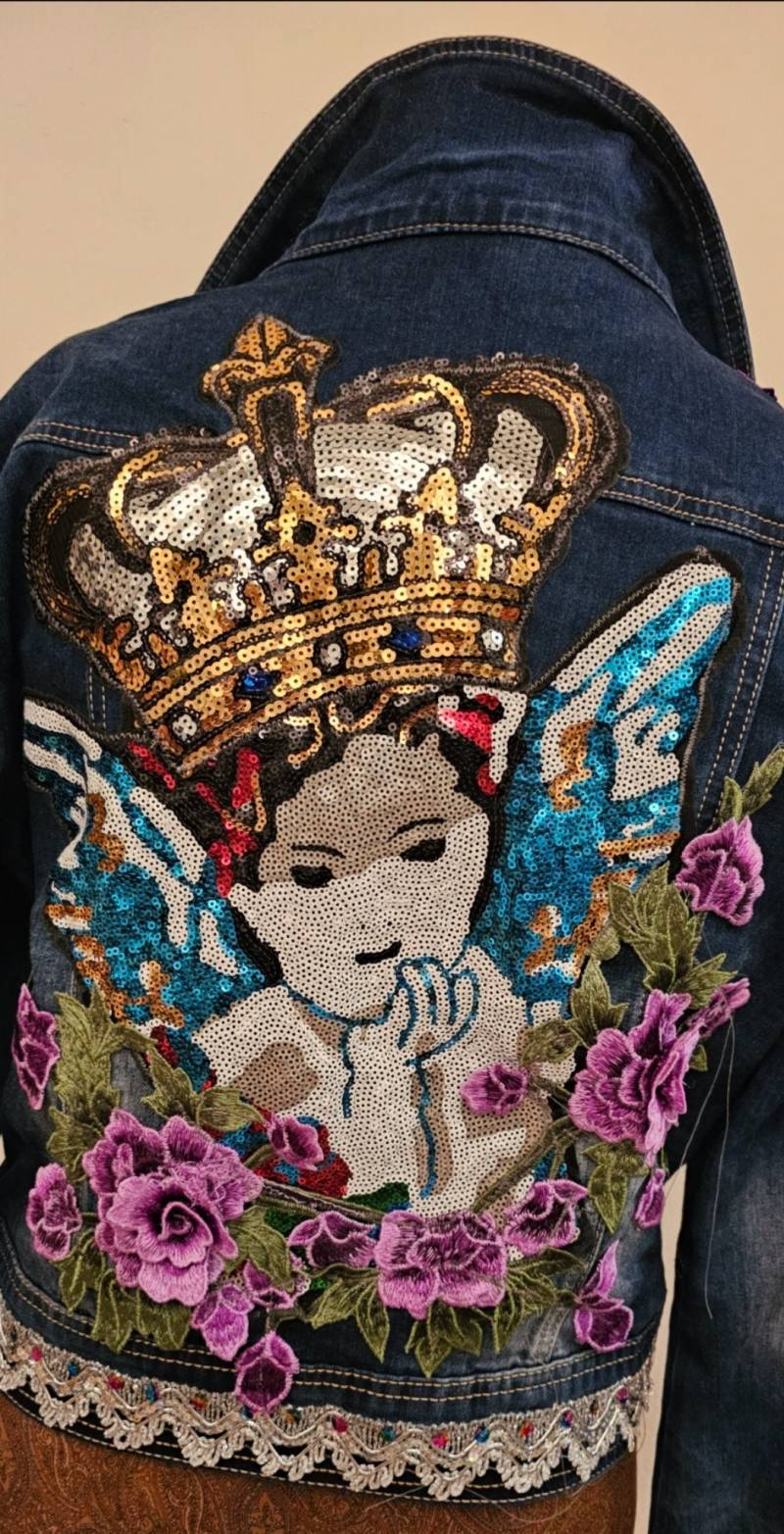 Upcycled Jeansjacke Engel Mit Verzierungen, Unikat, Größe L von BOHOMADMOAZEL