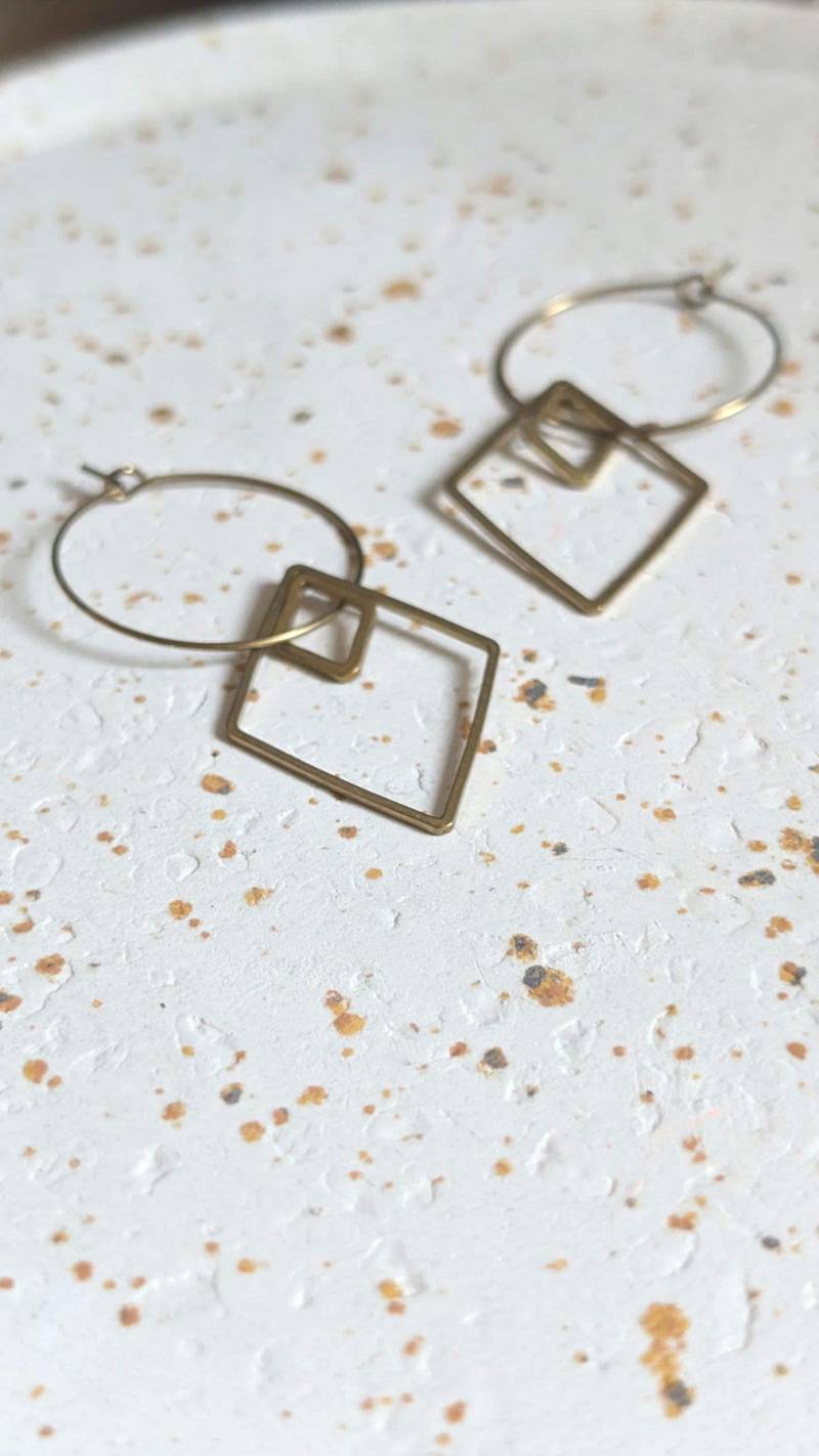 Creolen Ohrringe Goldfarben, Klein, Mit Anhänger, Hängend, Gold von BOHOVELVETSUN