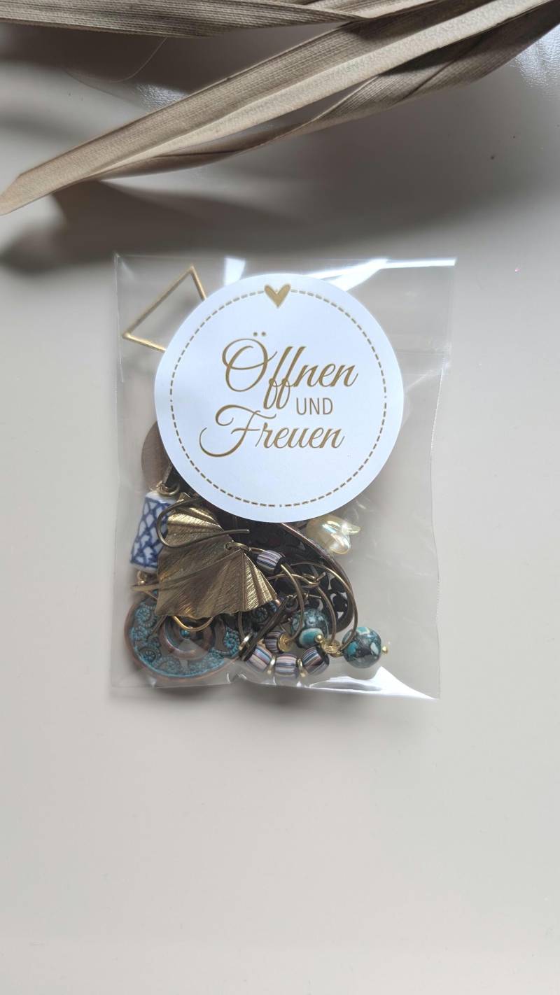 Mystery Schmuck - Box Klein Schmucksäckchen Vintage Shopping-Ohrringe-Kette-Creolen-Edelsteine-Anhänger von BOHOVELVETSUN